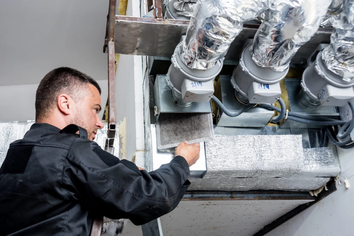 صيانة دكت تكييف مركزي شاملة